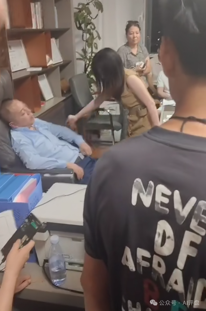 树拍易购资金盘崩盘，万人维权！警方已经立案了，特警接管在维持秩序，无数人血本无归！