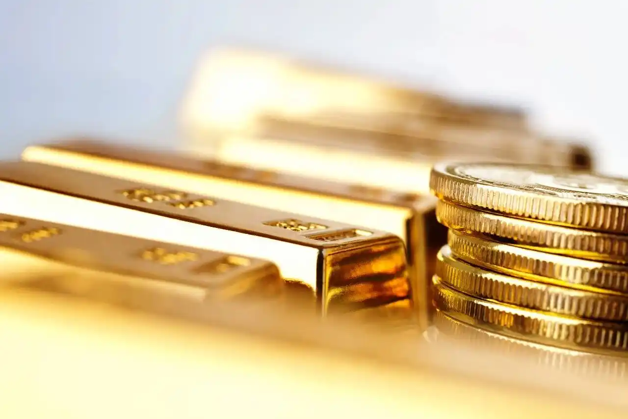 黄金暴涨突破4400美元！央行疯狂囤金背后：普通人现在入场会成接盘侠吗？